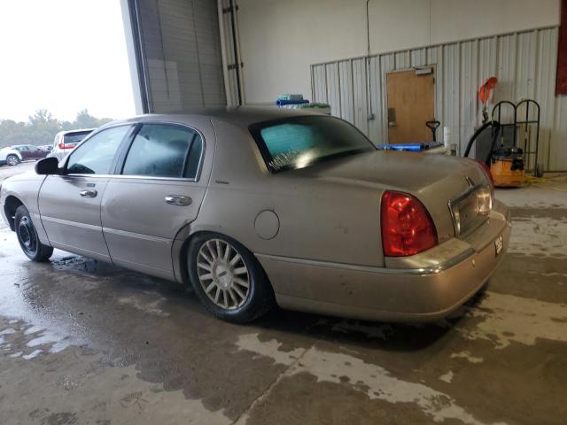 1LNHM82W63Y685274 - 2003 LINCOLN TOWN CAR SIGNATURE ذهبي صورة 2