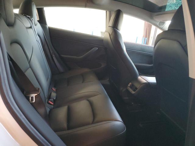 5YJ3E1EB0JF121998 - 2018 TESLA MODEL 3 Weiß Foto 10