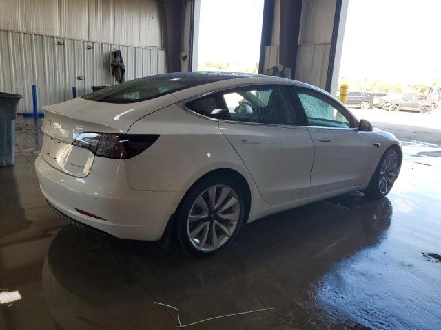 5YJ3E1EB0JF121998 - 2018 TESLA MODEL 3 Weiß Foto 3