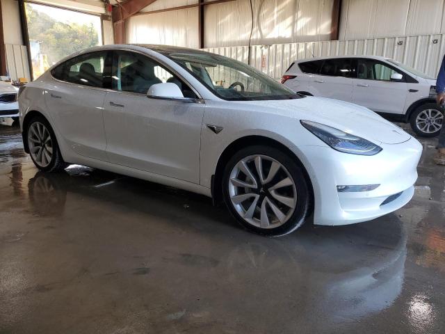 5YJ3E1EB0JF121998 - 2018 TESLA MODEL 3 Weiß Foto 4