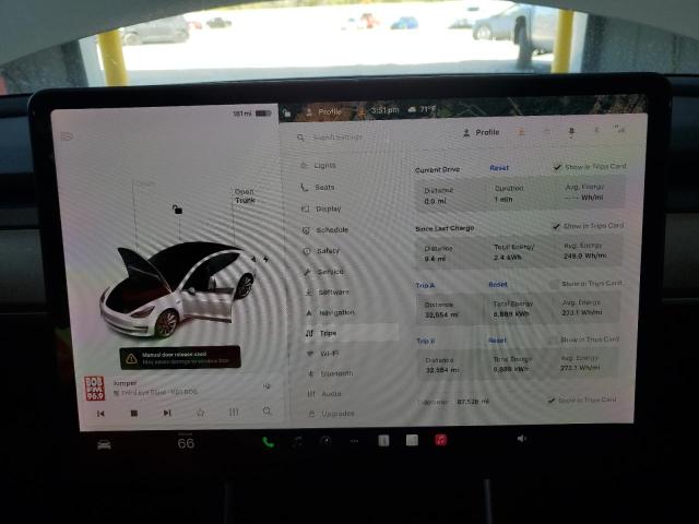 5YJ3E1EB0JF121998 - 2018 TESLA MODEL 3 Weiß Foto 9