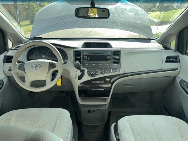 5TDKK3DC6DS305613 - 2013 TOYOTA SIENNA LE ნაცრისფერი ფოტო 9