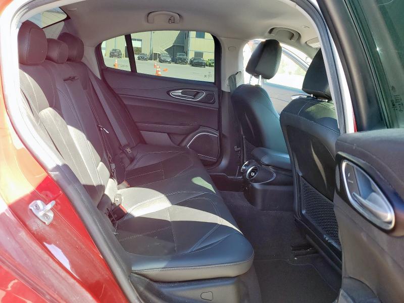 ZARFAEBN5J7581801 - 2018 ALFA ROMEO GIULIA 红色 照片 10