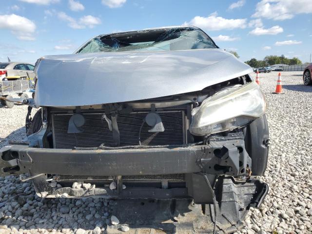 4T4BF1FK5GR584339 - 2016 TOYOTA CAMRY LE SILVER photo 5