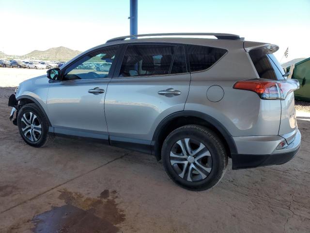 2T3ZFREVXHW336325 - 2017 TOYOTA RAV4 LE Silber Foto 2