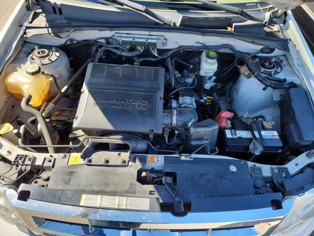 1FMCU0DG4BKA72783 - 2011 FORD ESCAPE XLT Biały zdjęcie 12