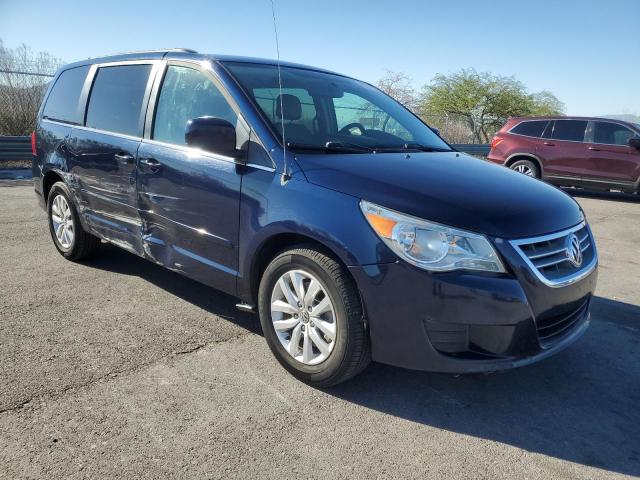 2C4RVABG6ER134498 - 2014 VOLKSWAGEN ROUTAN SE BLUE photo 4