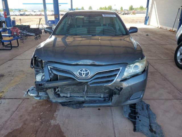 4T4BF3EK1BR168701 - 2011 TOYOTA CAMRY BASE Grau Foto 5