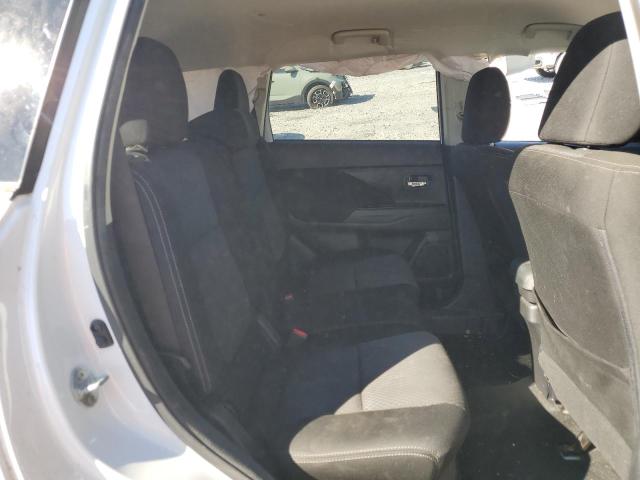 JA4AD2A33JZ034406 - 2018 MITSUBISHI OUTLANDER ES WHITE photo 11