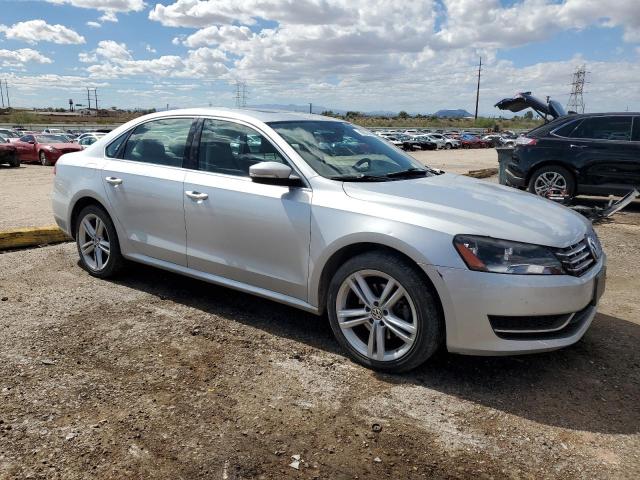 1VWBN7A33EC068937 - 2014 VOLKSWAGEN PASSAT SE Արծաթագույն լուսանկար 4