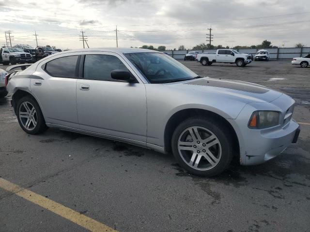 2B3KA43R28H304575 - 2008 DODGE CHARGER SILVER photo 4