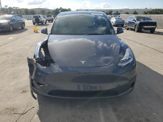 7SAYGDEEXPA066139 - 2023 TESLA MODEL Y Сұр фото 5