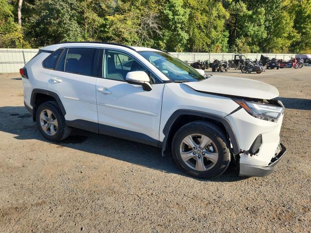 2T3W1RFV7PW278611 - 2023 TOYOTA RAV4 XLE თეთრი ფოტო 4