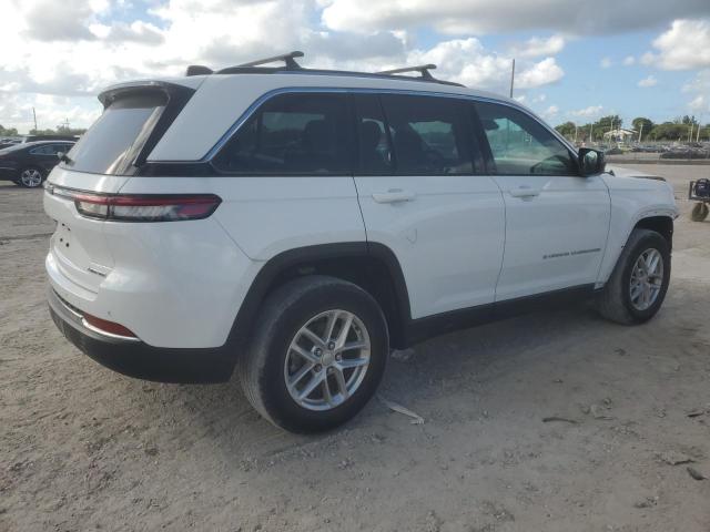 1C4RJGAG3PC525135 - 2023 JEEP GRAND CHER LAREDO Biały zdjęcie 3
