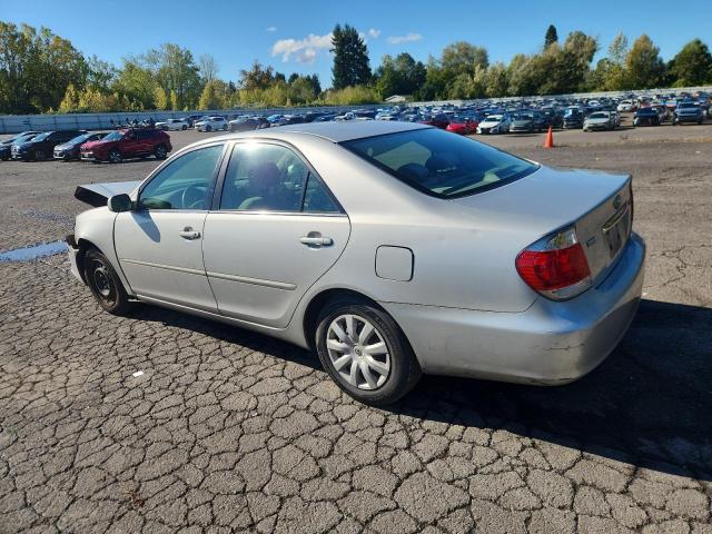 4T1BE30K85U594118 - 2005 TOYOTA CAMRY LE ვერცხლისფერი ფოტო 2