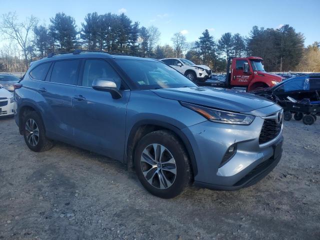 5TDGZRBH0MS153878 - 2021 TOYOTA HIGHLANDER XLE BLUE photo 4