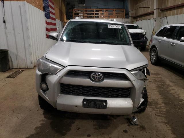 JTEBU5JR5J5593538 - 2018 TOYOTA 4RUNNER SR5/SR5 PREMIUM Күміс фото 5
