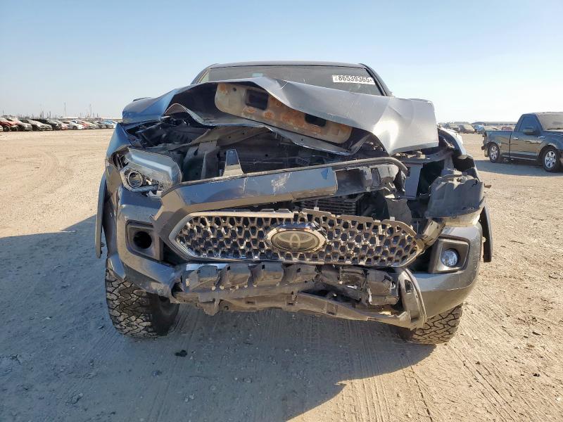 3TMDZ5BN1KM078977 - 2019 TOYOTA TACOMA DOUBLE CAB Темно-сірий фото 5