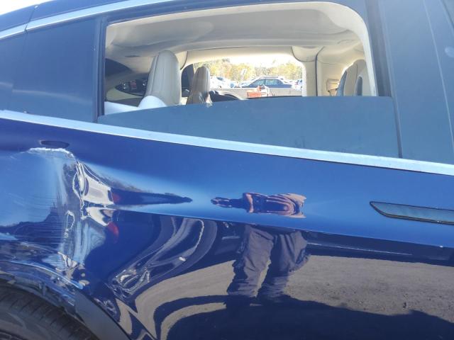 5YJXCBE25HF055391 - 2017 TESLA MODEL X BLUE photo 11