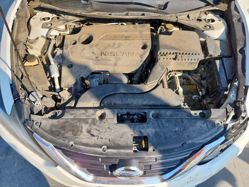 1N4AL3AP1JC196092 - 2018 NISSAN ALTIMA 2.5 WHITE photo 11