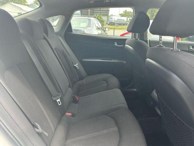 5XXGT4L35KG358523 - 2019 KIA OPTIMA LX Blanco foto 6