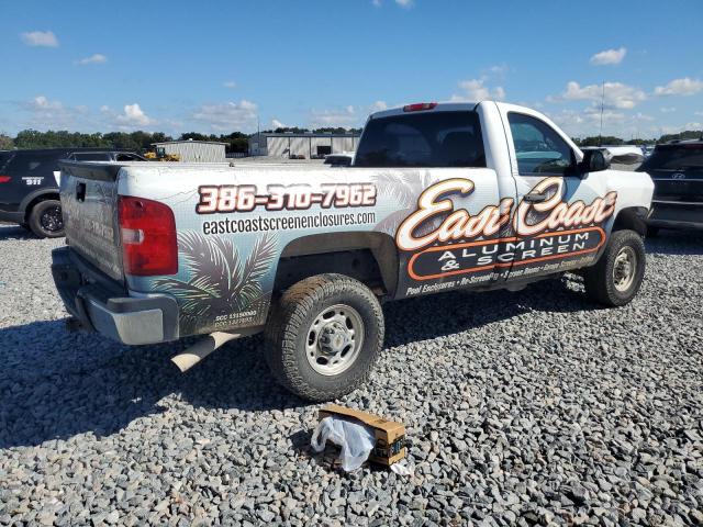 1GCHC24KX8E107945 - 2008 CHEVROLET SILVERADO C2500 HEAVY DUTY WHITE photo 3