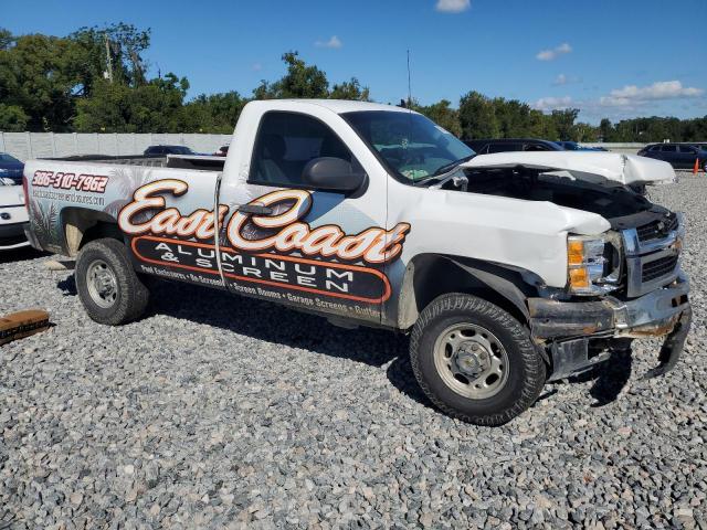 1GCHC24KX8E107945 - 2008 CHEVROLET SILVERADO C2500 HEAVY DUTY WHITE photo 4