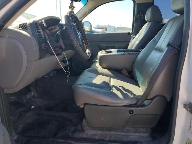 1GCHC24KX8E107945 - 2008 CHEVROLET SILVERADO C2500 HEAVY DUTY WHITE photo 7