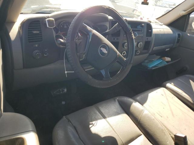 1GCHC24KX8E107945 - 2008 CHEVROLET SILVERADO C2500 HEAVY DUTY WHITE photo 8