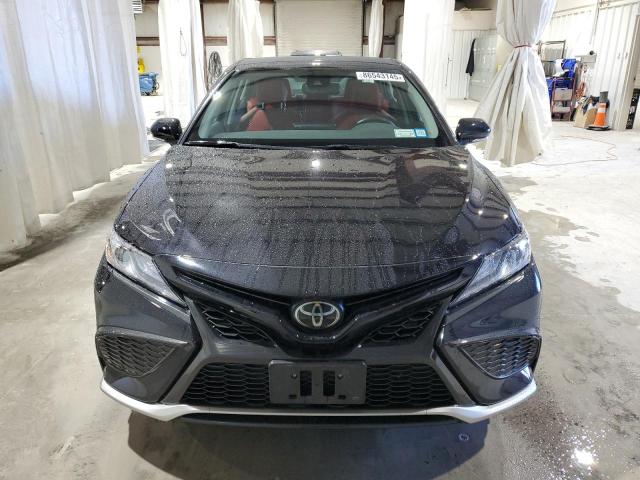 4T1K61BK8RU115328 - 2024 TOYOTA CAMRY XSE BLACK photo 5