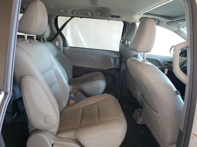 5TDDZ3DC8HS167213 - 2017 TOYOTA SIENNA XLE WHITE photo 11