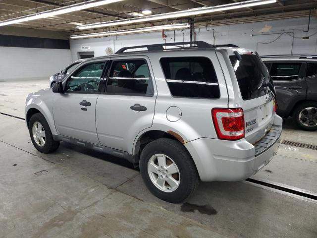 1FMCU9D77CKB00579 - 2012 FORD ESCAPE XLT SILVER photo 2