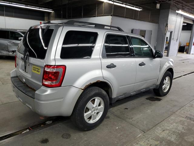 1FMCU9D77CKB00579 - 2012 FORD ESCAPE XLT SILVER photo 3