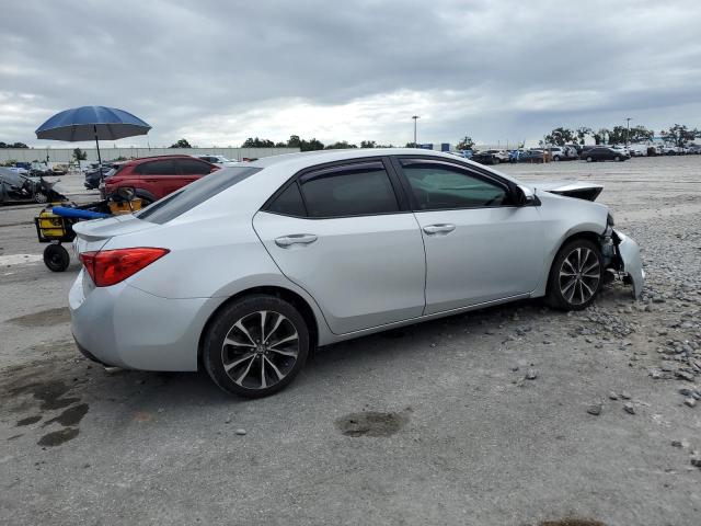 5YFBURHE8HP582271 - 2017 TOYOTA COROLLA L 银色 照片 3