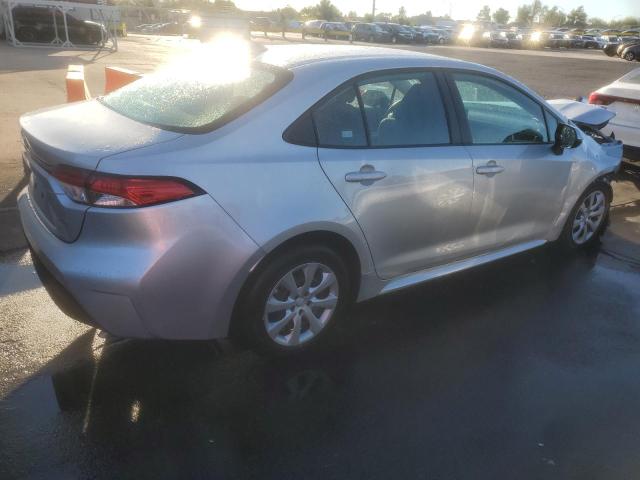 5YFB4MDE5RP112046 - 2024 TOYOTA COROLLA LE Silber Foto 3