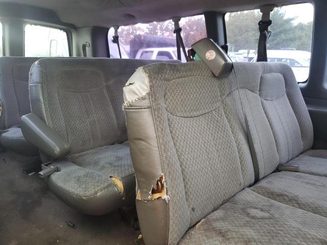 1GAHG39U651118814 - 2005 CHEVROLET EXPRESS G3 WHITE photo 11