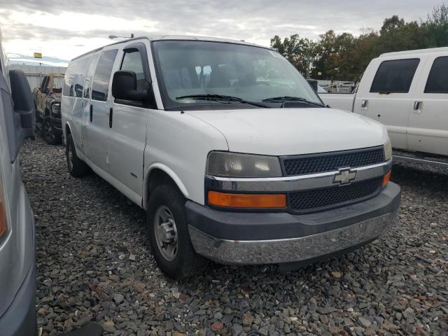 1GAHG39U651118814 - 2005 CHEVROLET EXPRESS G3 WHITE photo 4