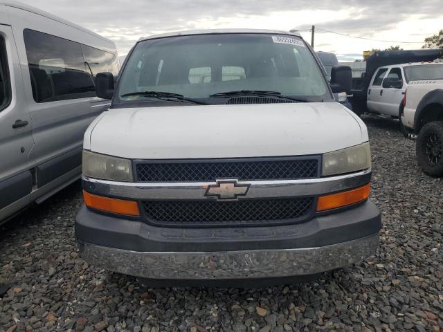 1GAHG39U651118814 - 2005 CHEVROLET EXPRESS G3 WHITE photo 5