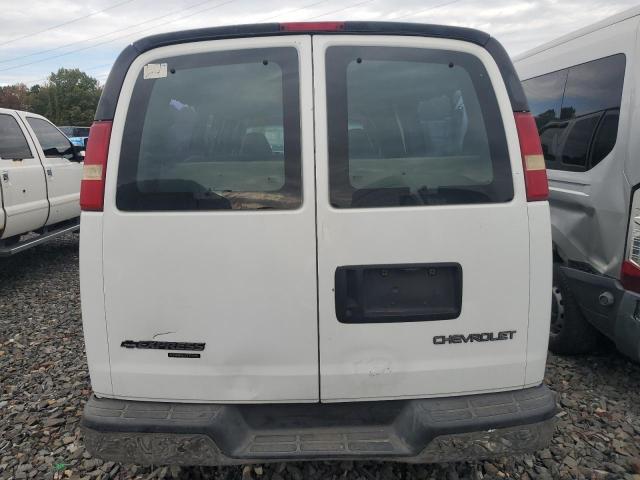 1GAHG39U651118814 - 2005 CHEVROLET EXPRESS G3 WHITE photo 6