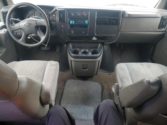 1GAHG39U651118814 - 2005 CHEVROLET EXPRESS G3 WHITE photo 8