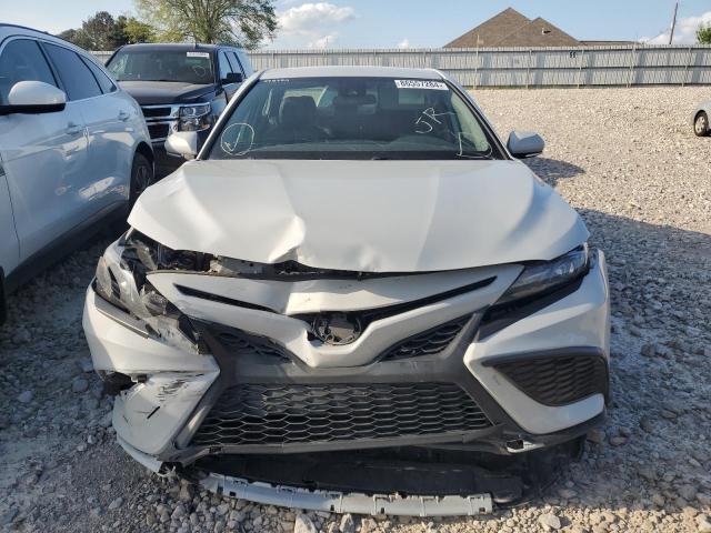 4T1G11AK9PU088885 - 2023 TOYOTA CAMRY SE NIGHT SHADE WHITE photo 5