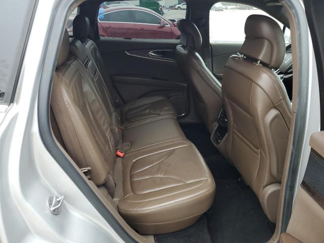 2LMTJ6LRXGBL46041 - 2016 LINCOLN MKX RESERVE Արծաթագույն լուսանկար 11