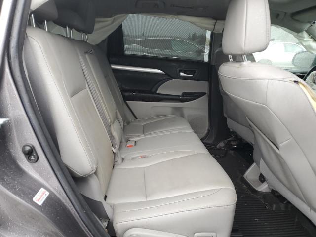 5TDJZRFH6HS438719 - 2017 TOYOTA HIGHLANDER SE GRAY photo 11