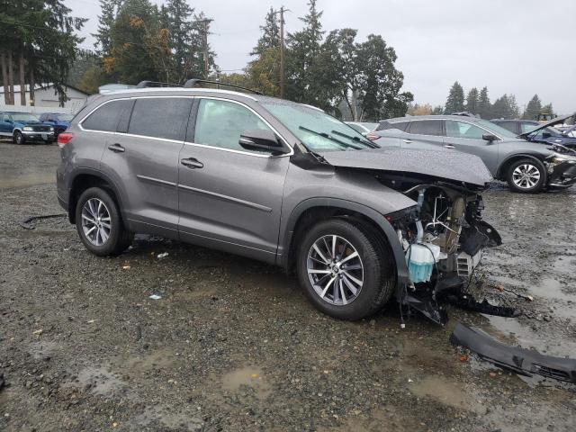5TDJZRFH6HS438719 - 2017 TOYOTA HIGHLANDER SE GRAY photo 4
