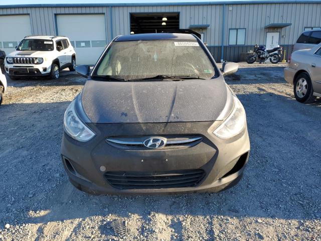 KMHCT4AE6HU254253 - 2017 HYUNDAI ACCENT SE رمادي صورة 5