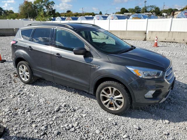 1FMCU9HD6JUB07198 - 2018 FORD ESCAPE SEL ნაცრისფერი ფოტო 4