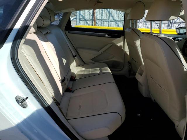 1VWDT7A3XHC044895 - 2017 VOLKSWAGEN PASSAT R-LINE თეთრი ფოტო 10