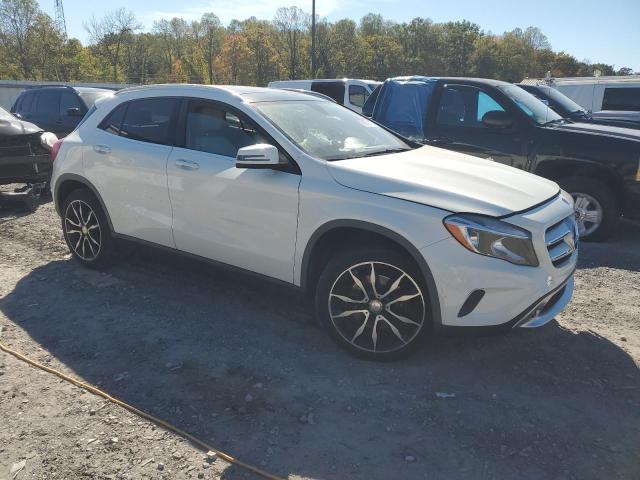 WDCTG4EB7GJ246424 - 2016 MERCEDES-BENZ GLA 250 Blanco foto 4