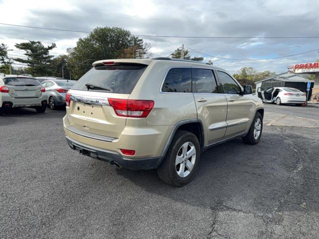 1J4RR4GT2BC557573 - 2011 JEEP GRAND CHER LAREDO Ոսկեգույն լուսանկար 4