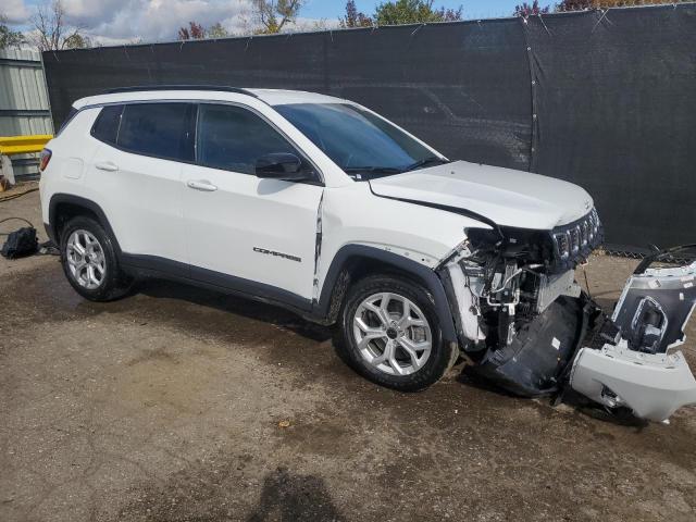 3C4NJDBN3ST616977 - 2025 JEEP COMPASS LATITUDE Biały zdjęcie 4
